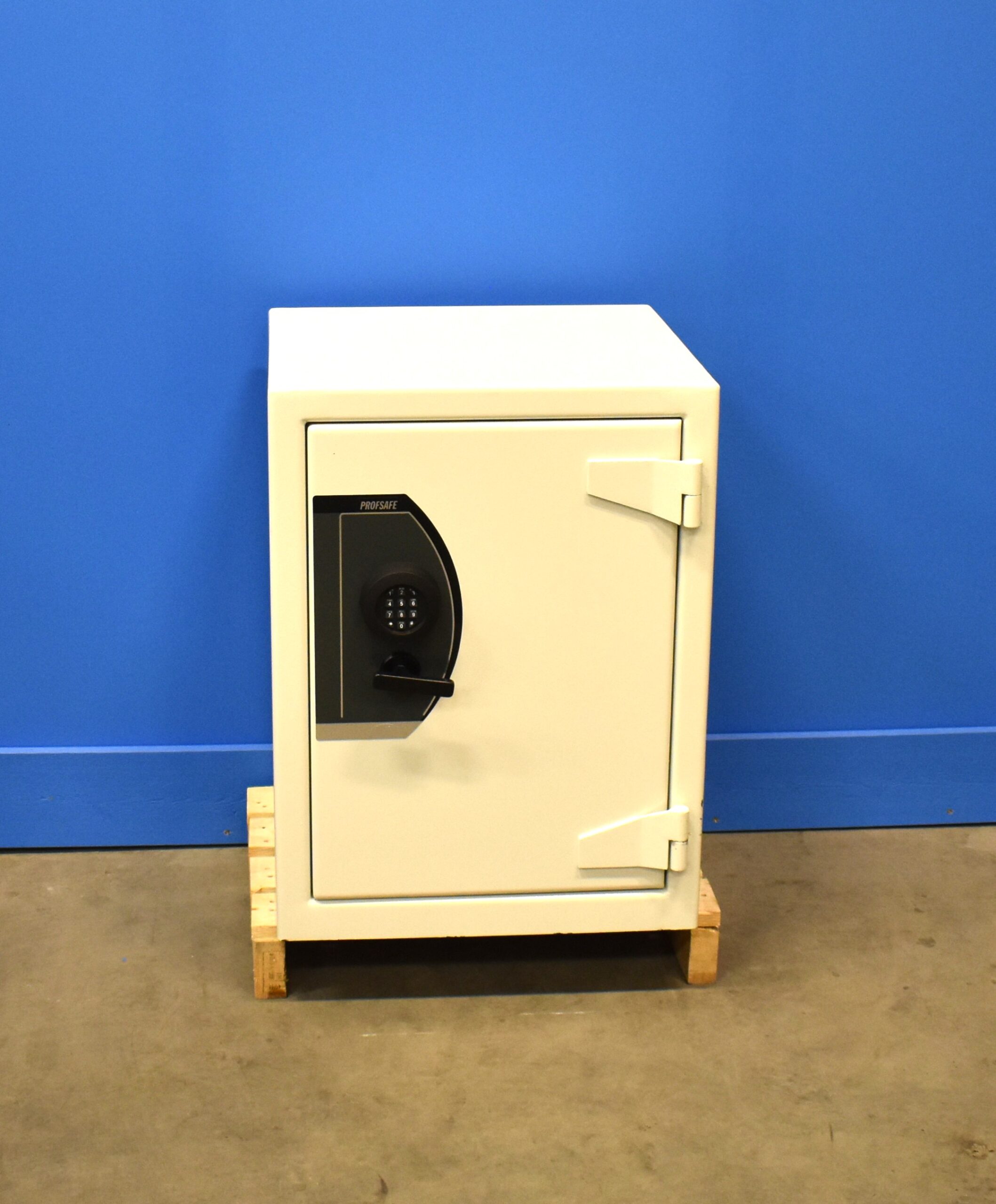 Begagnat Värdeskåp Robur Grade1 80SD med stängd dörr