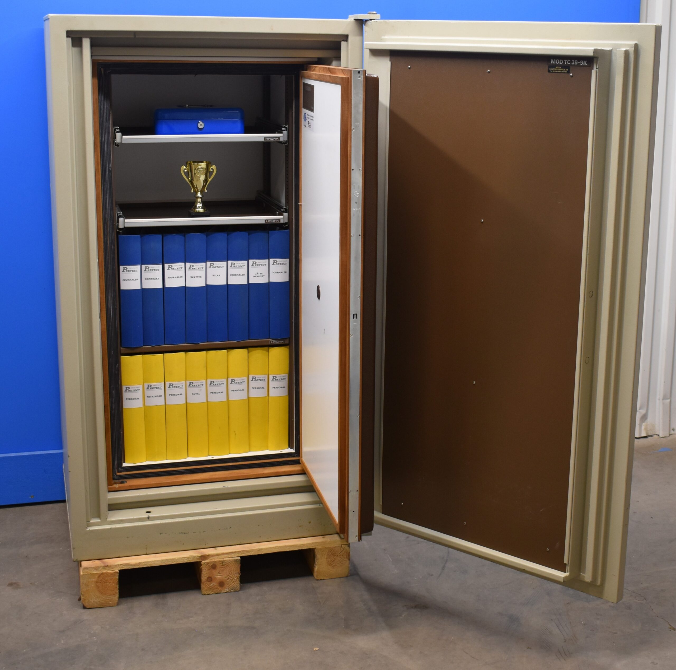Begagnat Datamediaskåp Hadak TC39 med öppen dörr 3