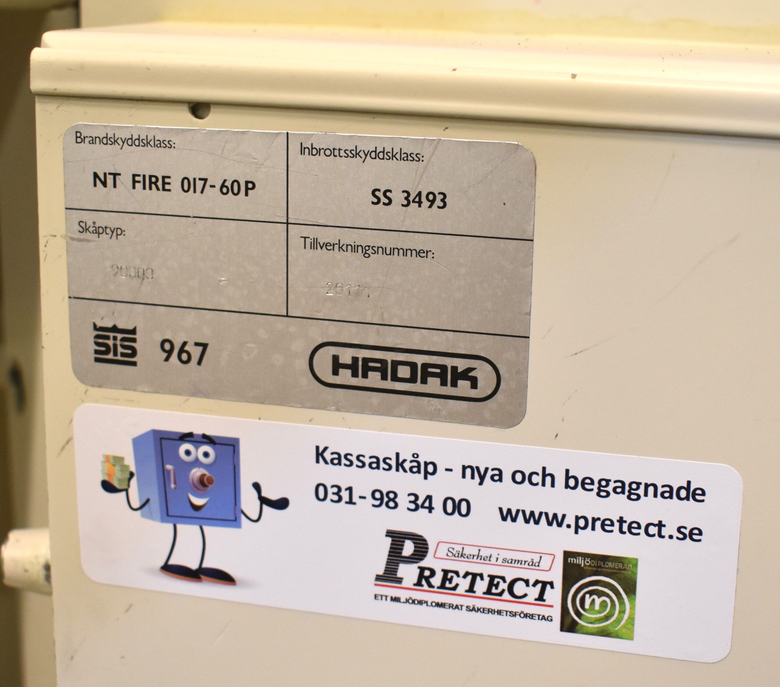 Begagnat kassaskåp Hadak 90000 SS3493 Klassningsskylt