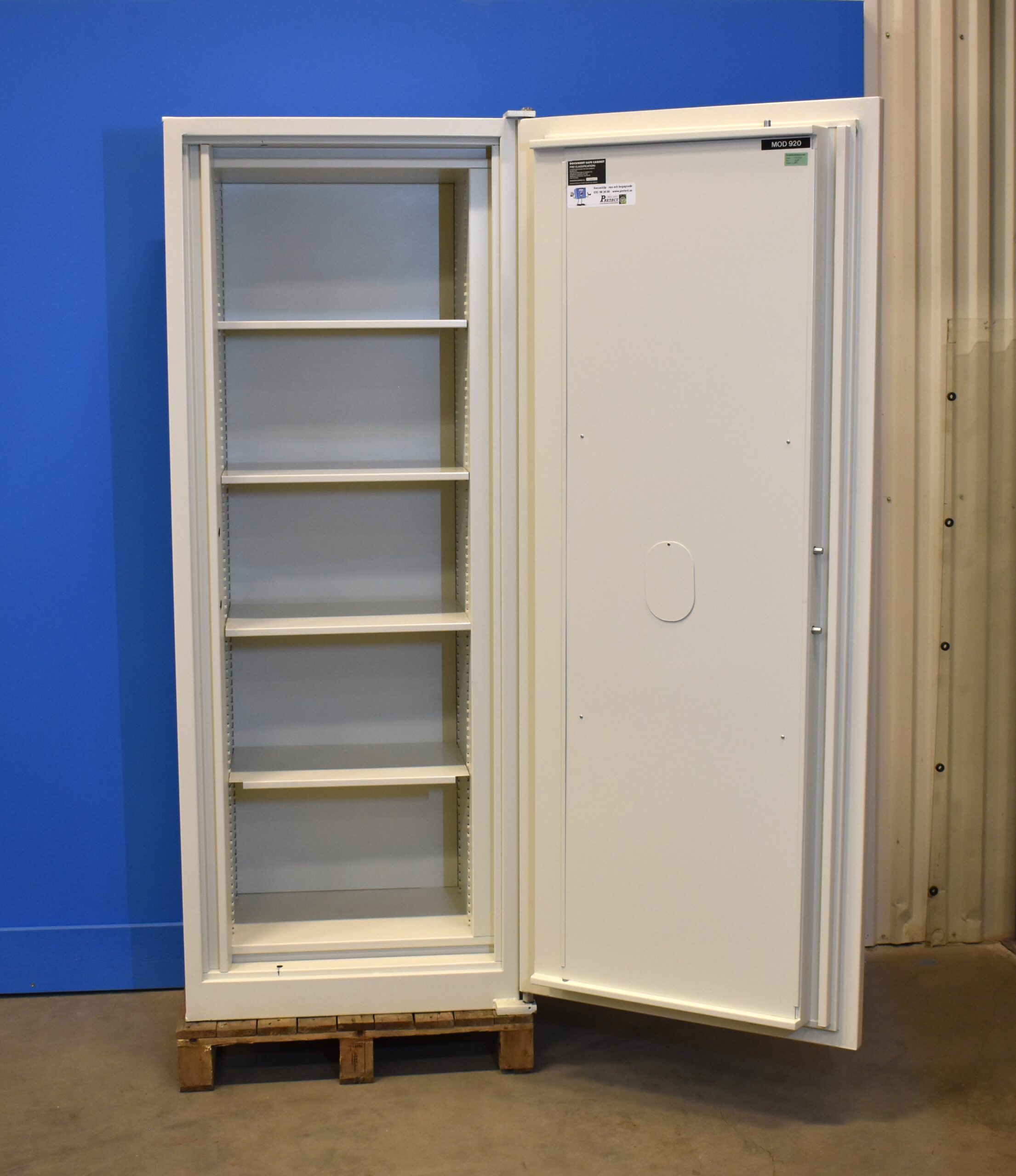 Begagnat dokumentskåp Hadak 940 med öppen dörr 2