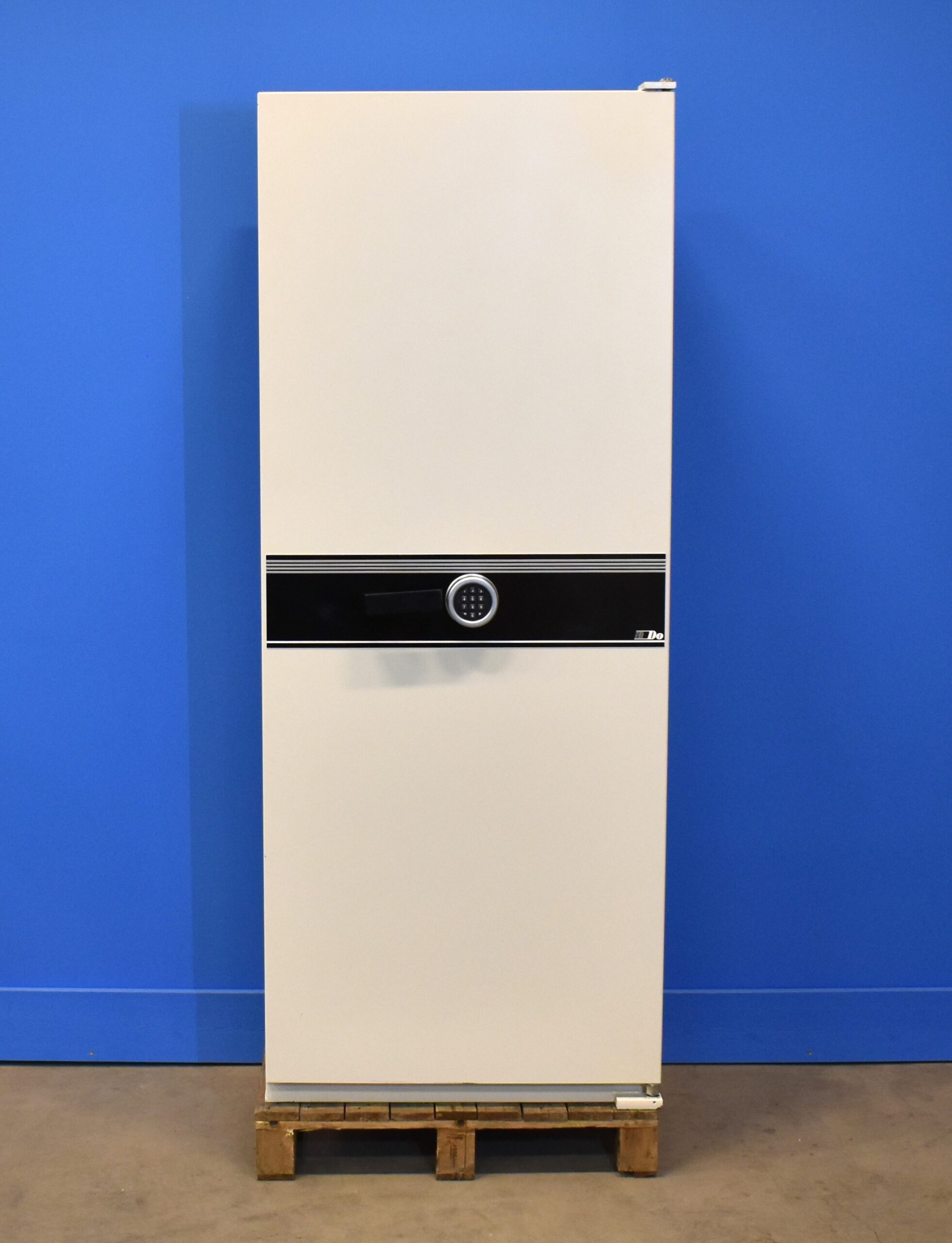 Begagnat dokumentskåp Hadak 940 med stängd dörr