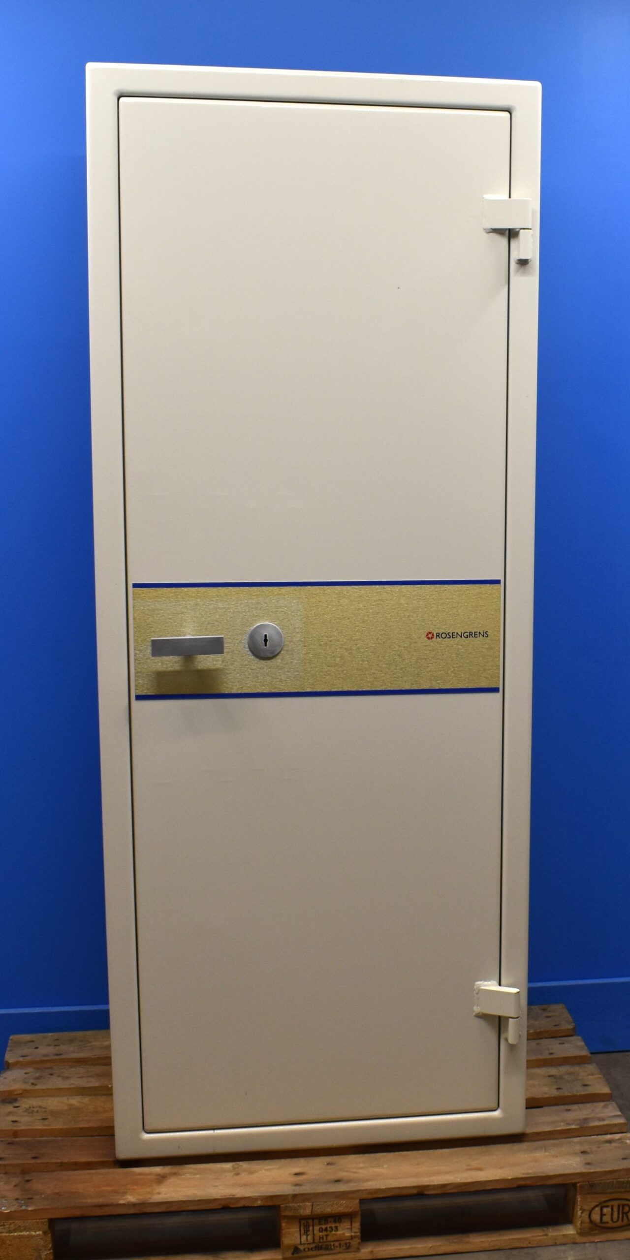 Begagnat Säkerhetsskåp Rosengren RS176 med stängd dörr