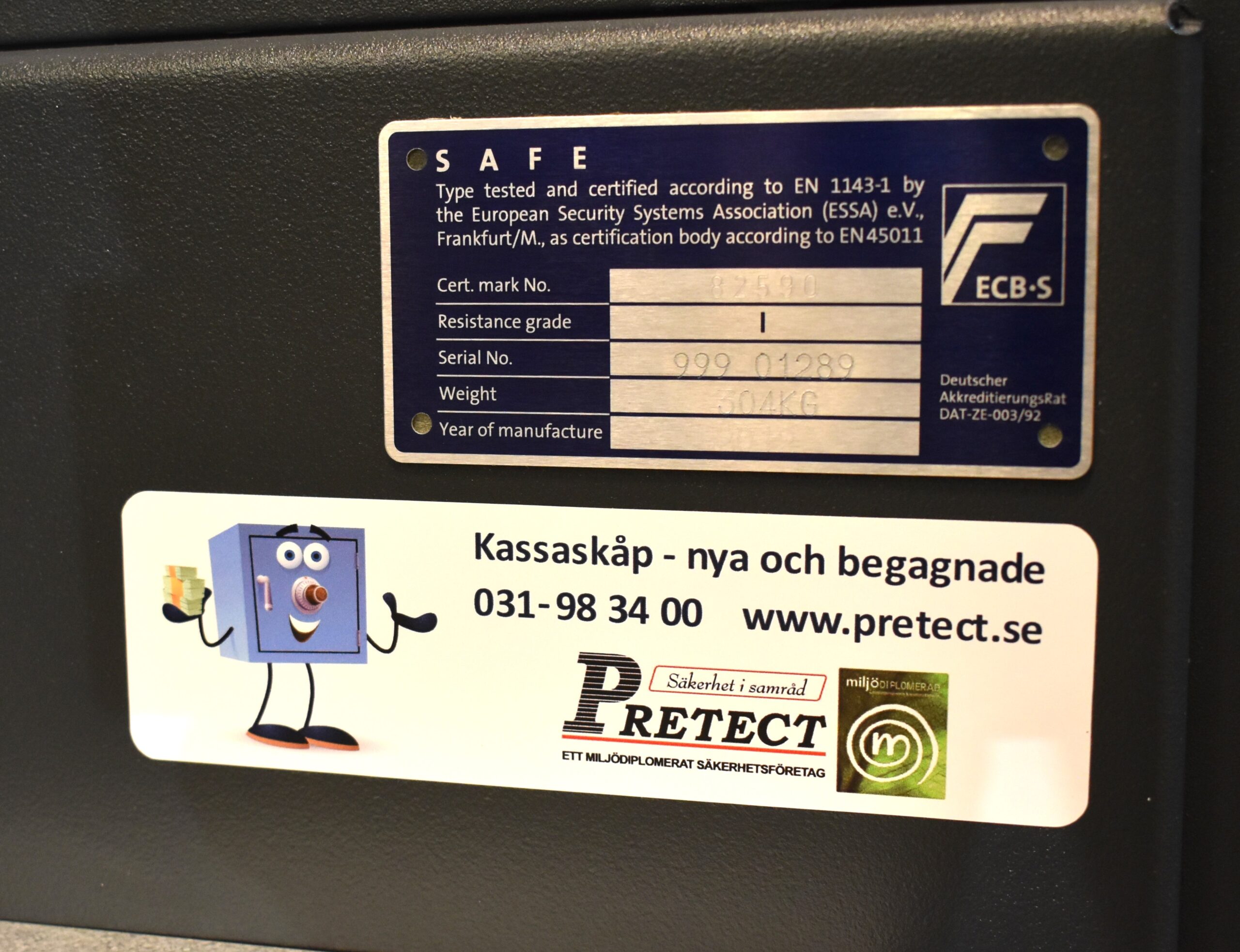 Begagnat värdeskåp Chubb Grade 1 med nytt elkodlås Klassningsskylt