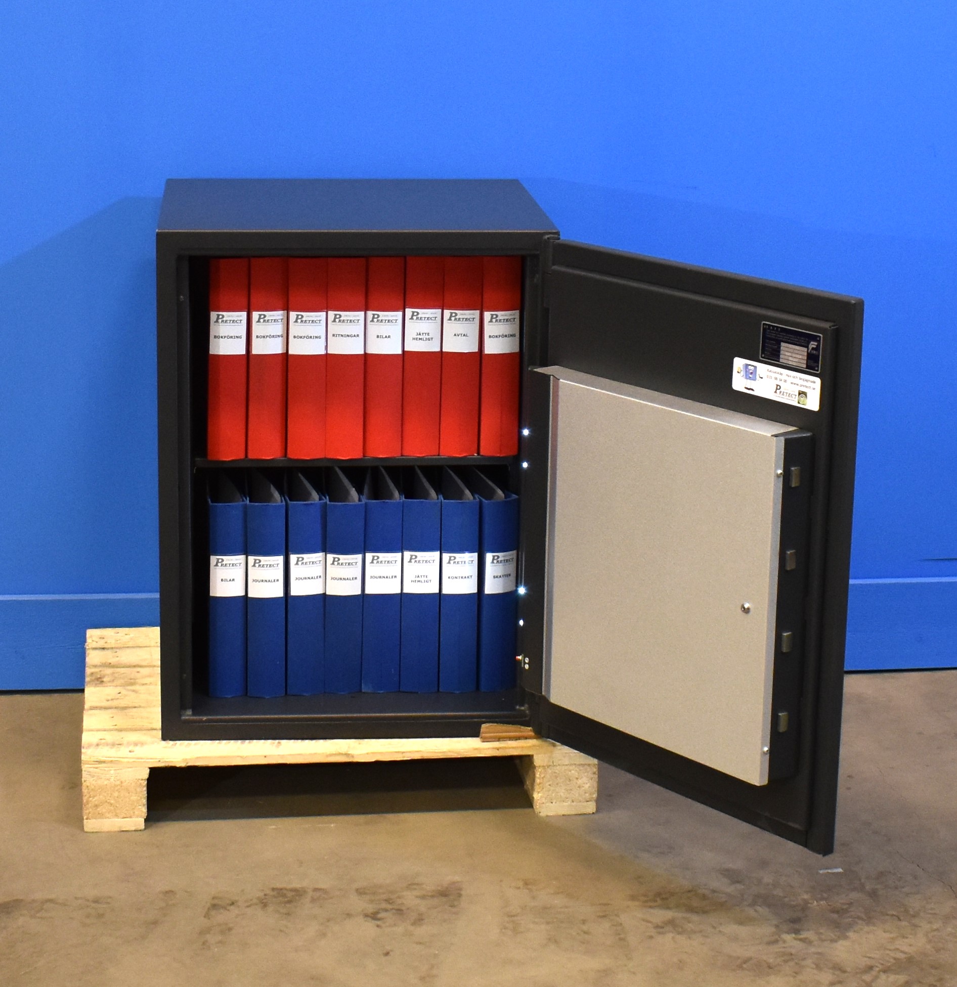 Begagnat värdeskåp Chubb Grade 1 med nytt elkodlås med öppen dörr 2