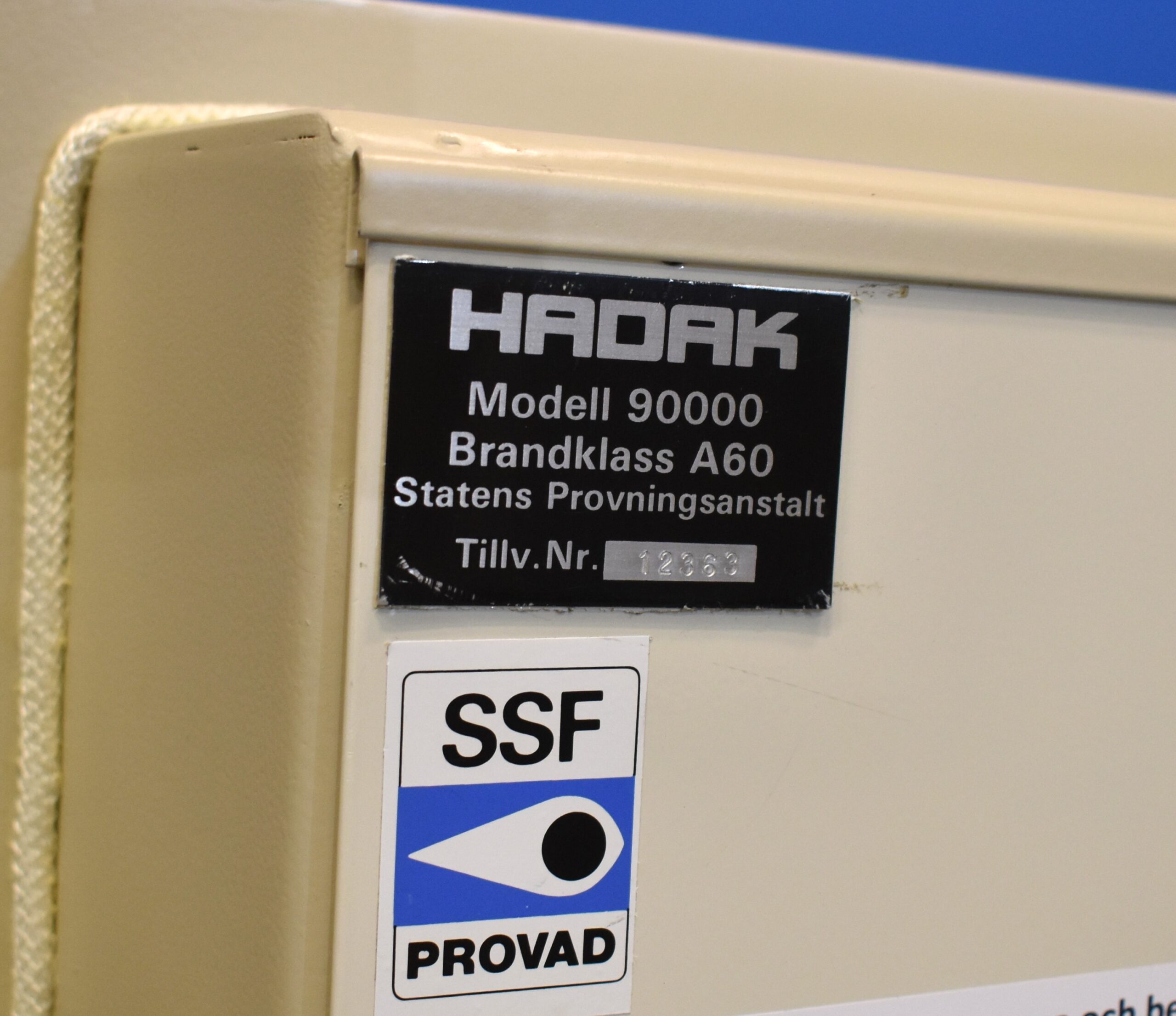 Begagnat kassaskåp Hadak 90000 klassningsskylt