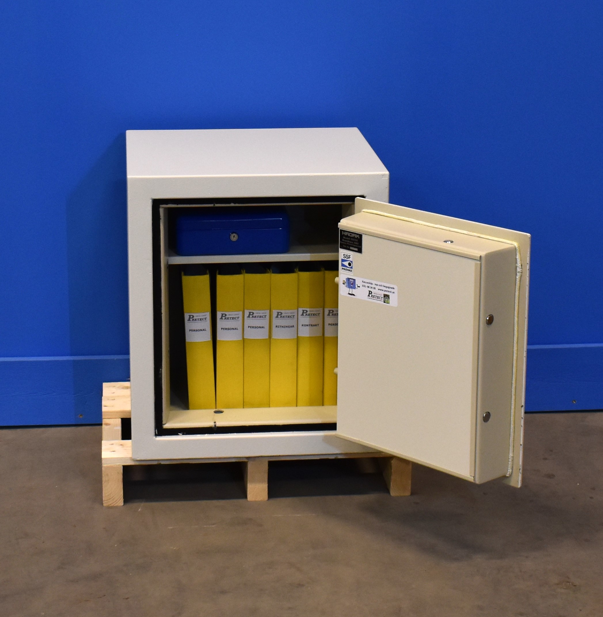 Begagnat kassaskåp Hadak 90000 med öppen dörr 2