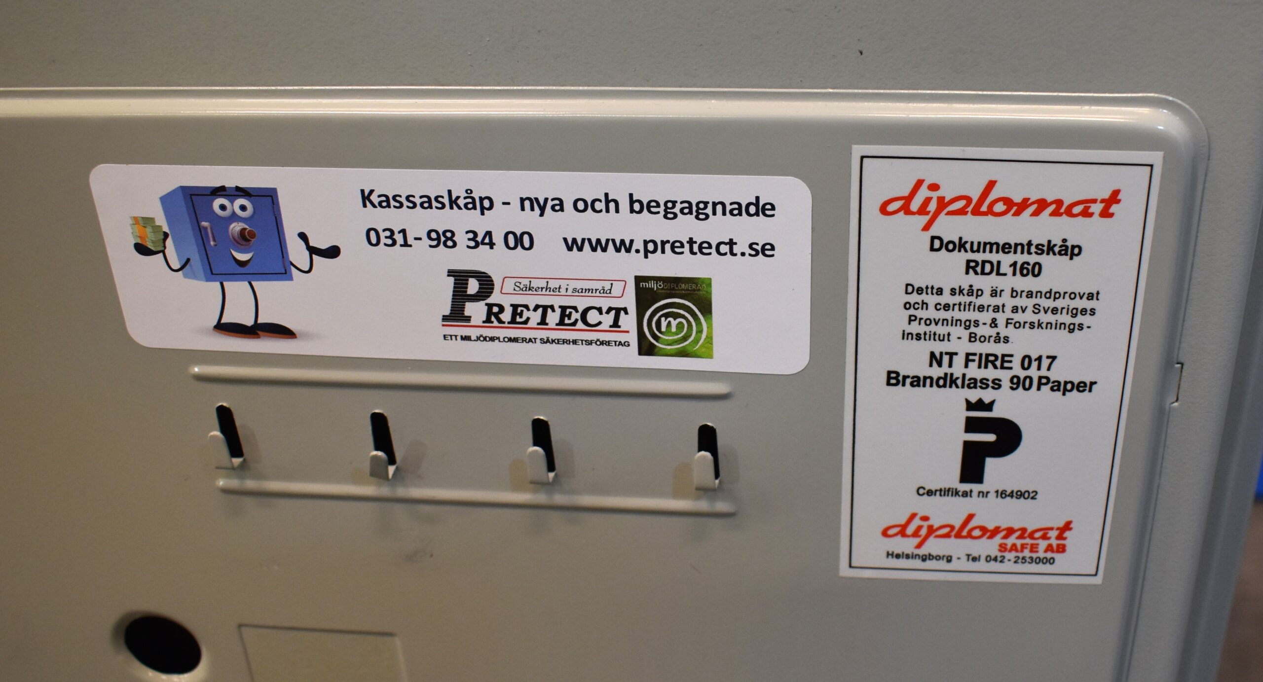 Begagnat Dokumentskåp RDL 160 med Elkodlås Klassningsskylt