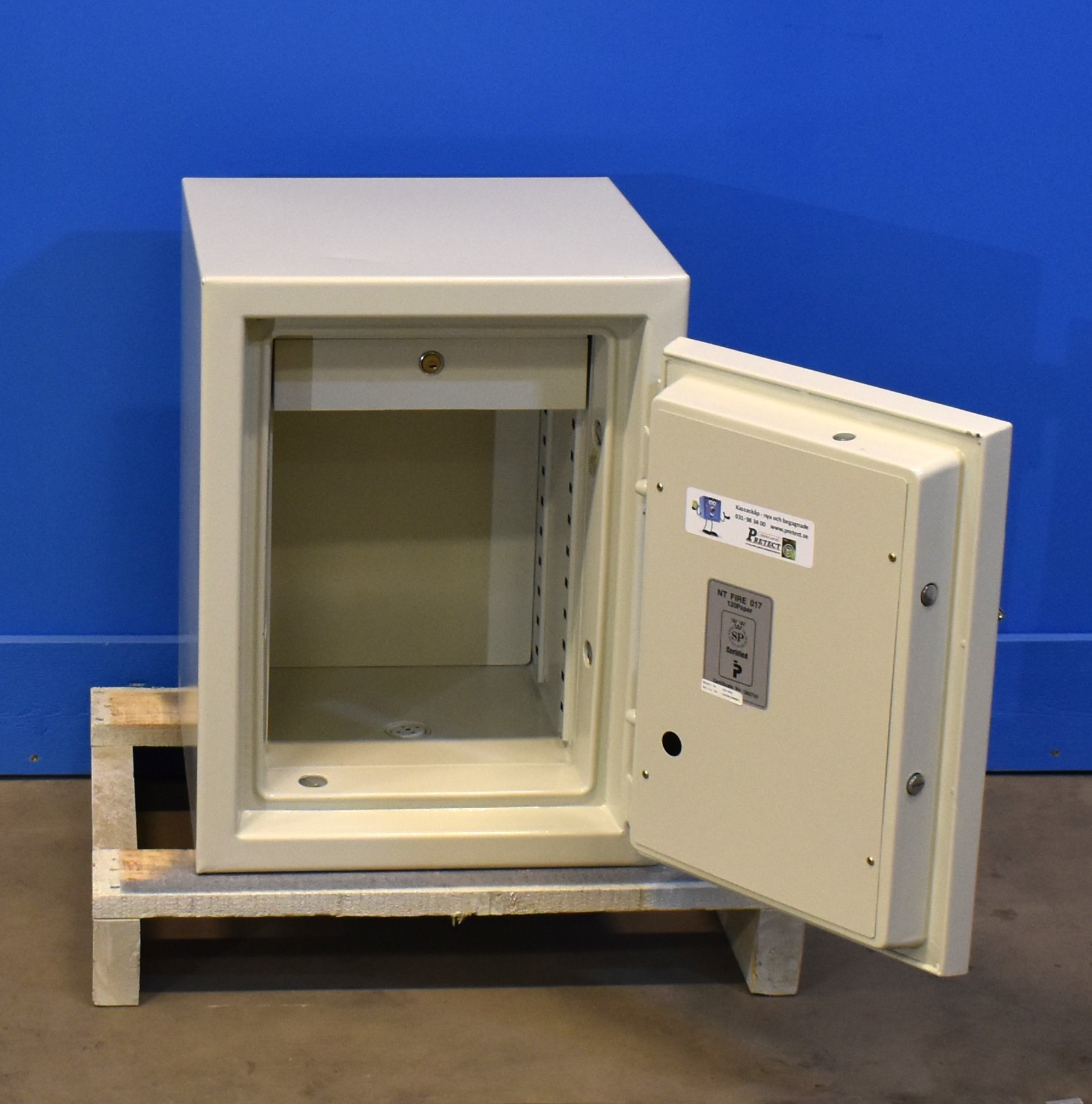 Begagnat Dokumentskåp Topsafe ES 045 med Elkodlås med öppen dörr 1