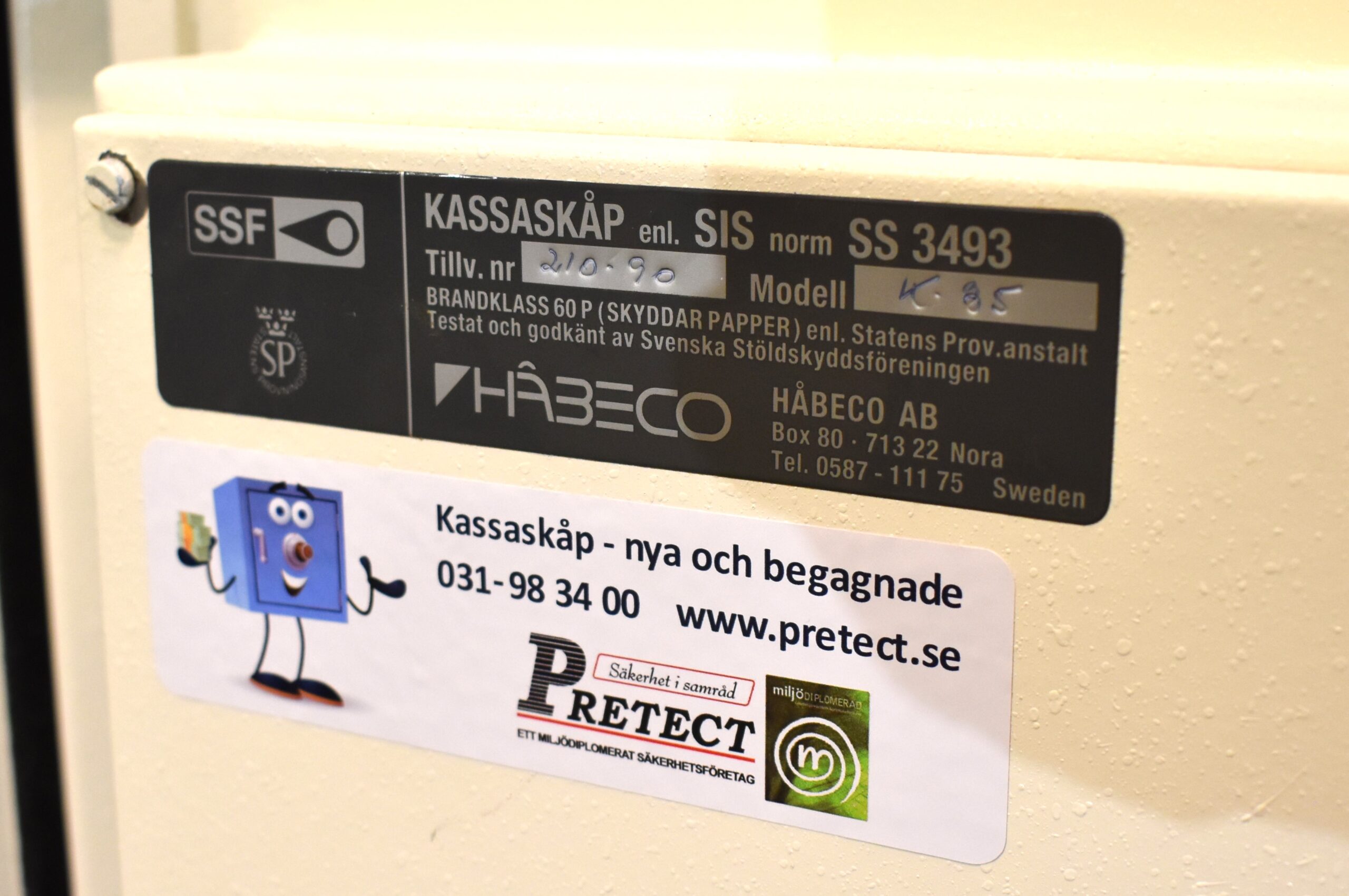 Begagnat Säkerhetsskåp Håbeco K85 SS3493 med nytt elkodlås Klassningsskylt