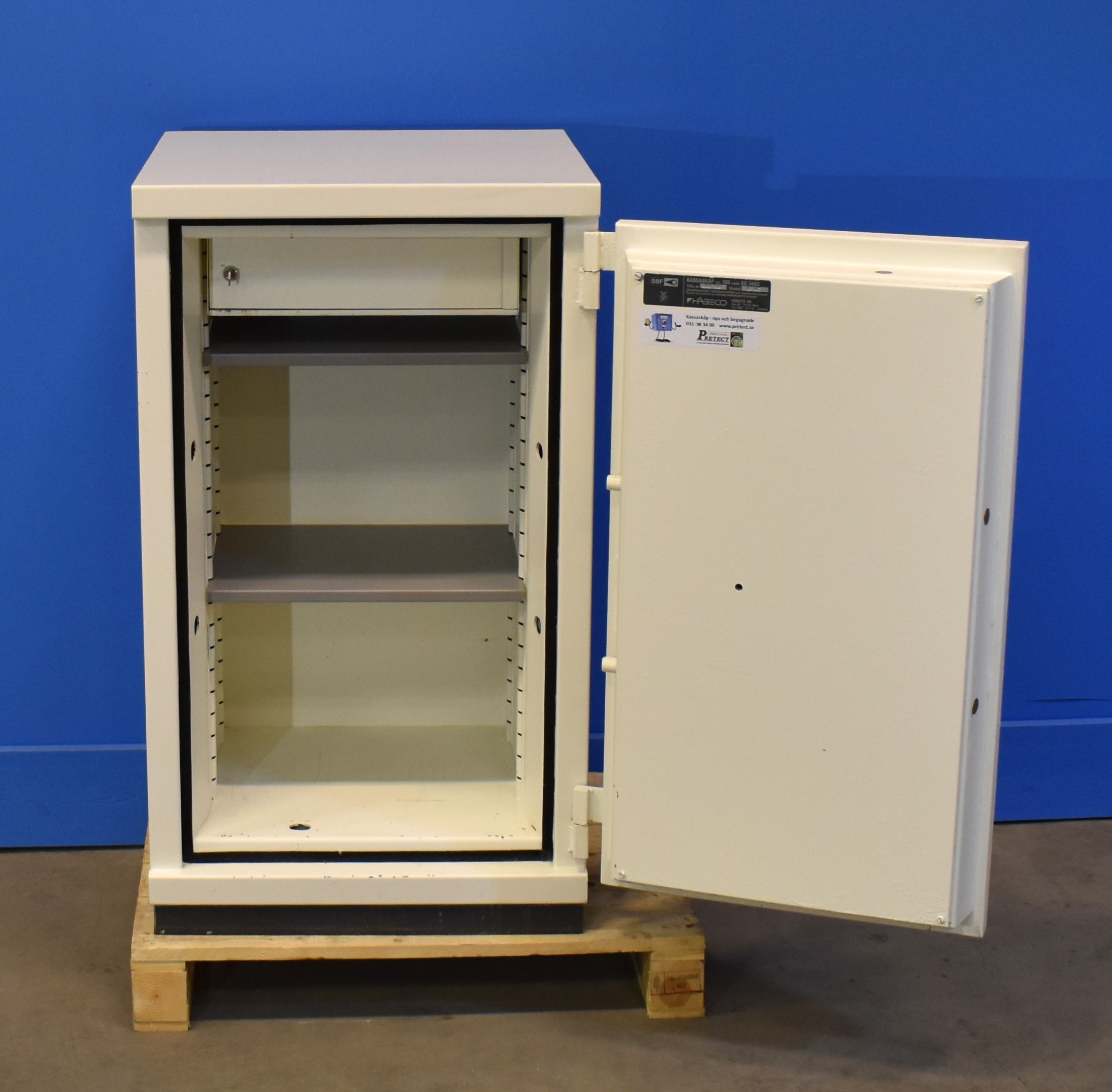 Begagnat Säkerhetsskåp Håbeco K85 SS3493 med nytt elkodlås med öppen dörr 1