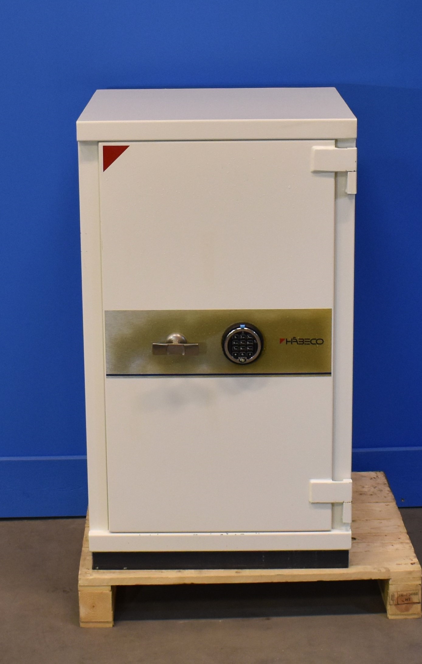 Begagnat Säkerhetsskåp Håbeco K85 SS3493 med nytt elkodlås med stängd dörr